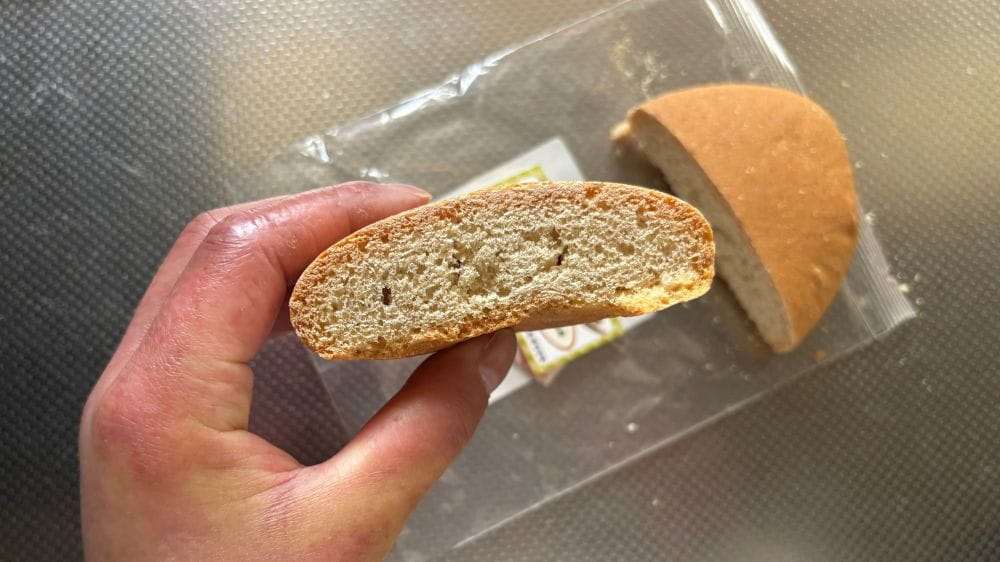パン祖のパンの断面。乾燥した生地の様子