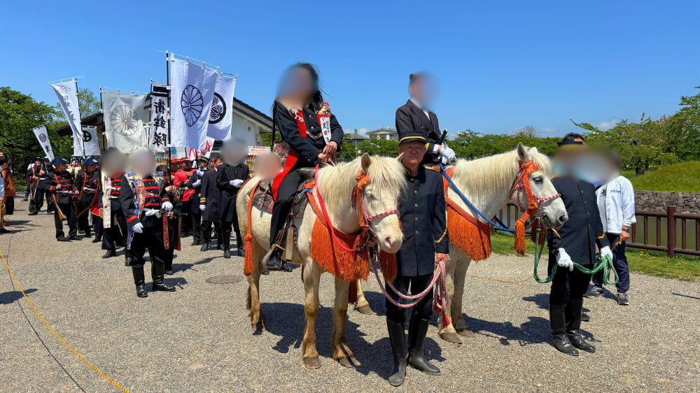 五稜郭公園で行われた維新行列を先導する騎馬隊