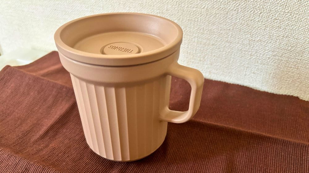 ネジ式のふたとハンドルが付いたサーモスのスープマグDJU-320