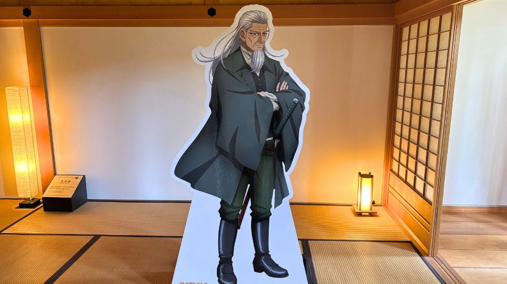 箱館奉行所でスライドショー見学時に撮影した『ゴールデンカムイ』土方歳三のキャラクタースタンディ